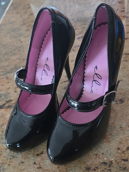 Ellie Shoes - Ellie Black Patent Mary Jane Heels with Pink Insole